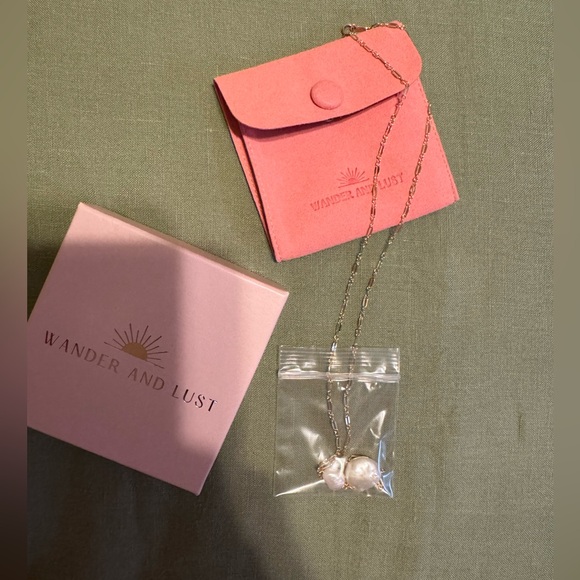 Delany Wander and Lust Lariat necklace gold pearl - Picture 3 of 4